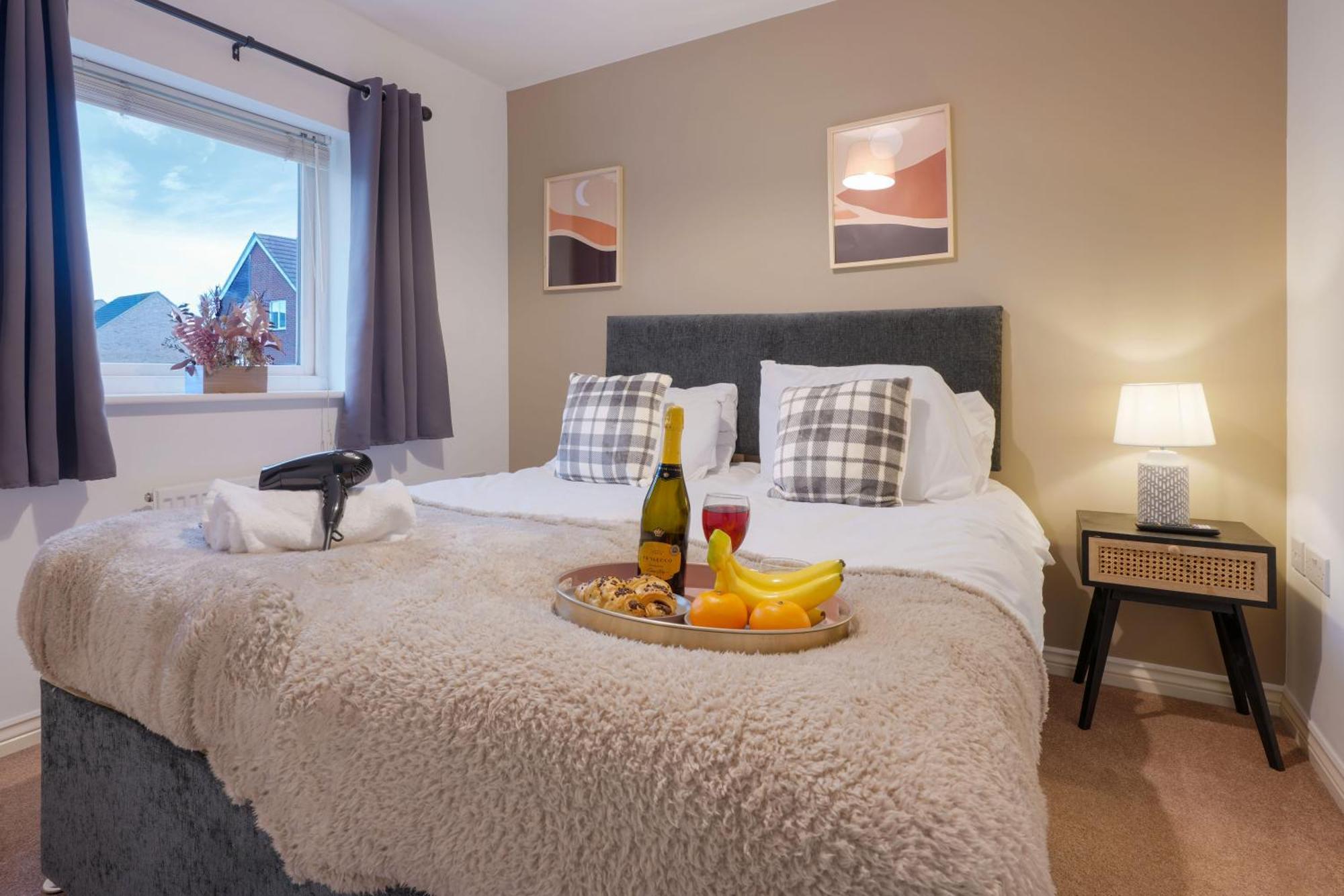 Charming House - Close To Shops & Centre - Free Parking, Self-check-in, Fast Wifi & Smart Tv With Netflix By Yoko Milton Keynes